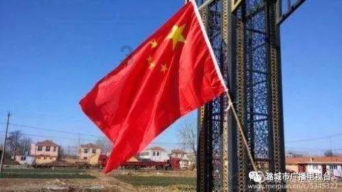 16岁黄多多近照释出，披肩卷发显成熟，如何看待黄磊的教育方式？游戏画面